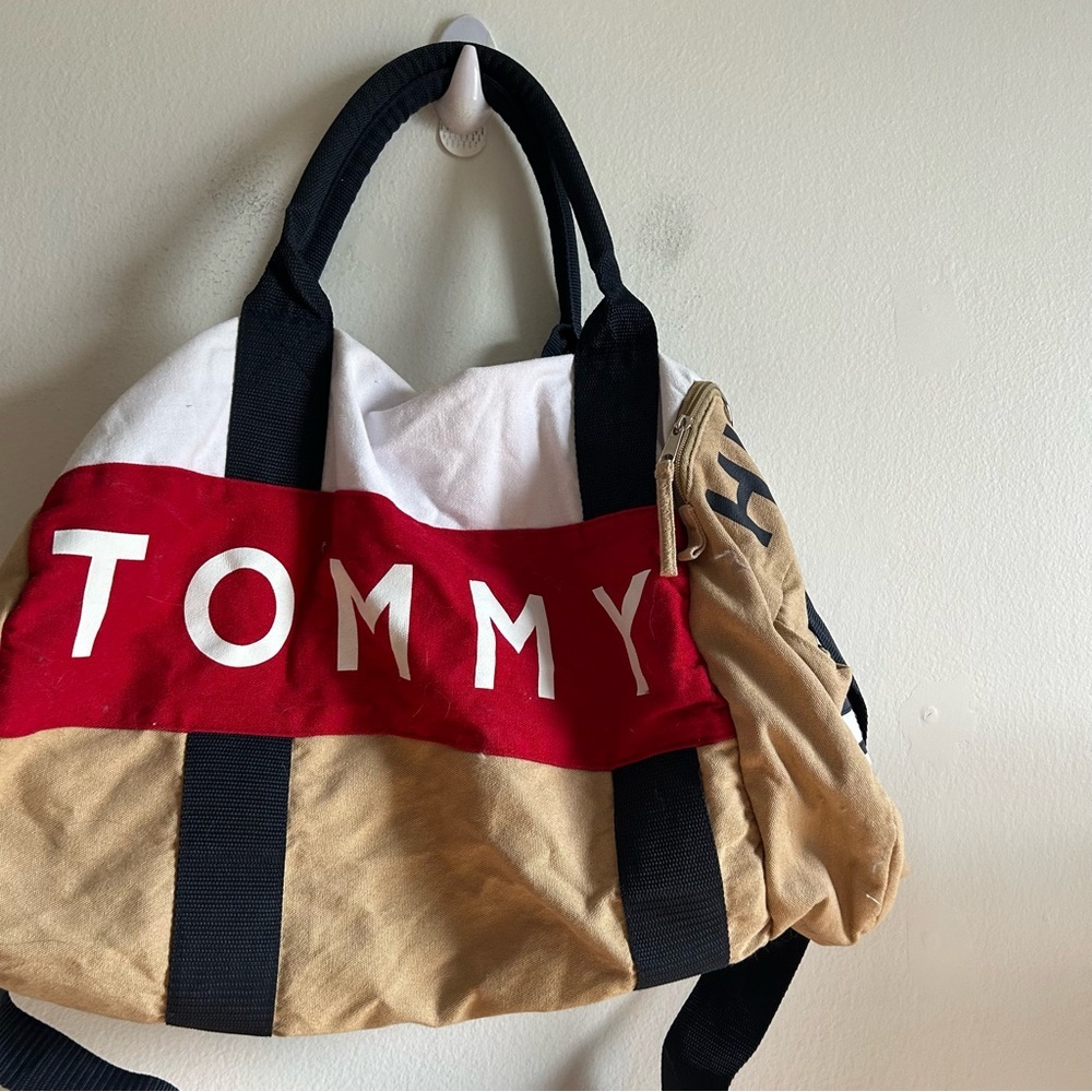 Tommy Hilfiger Logo Classic Gym Weekender Duffle Bag - Picture 5 of 9